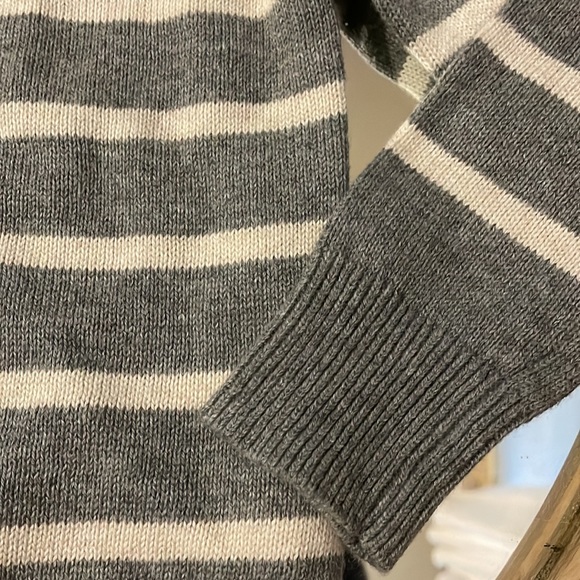 NWT BabyGap Size 2T Gray/White Sweater - Picture 4 of 6